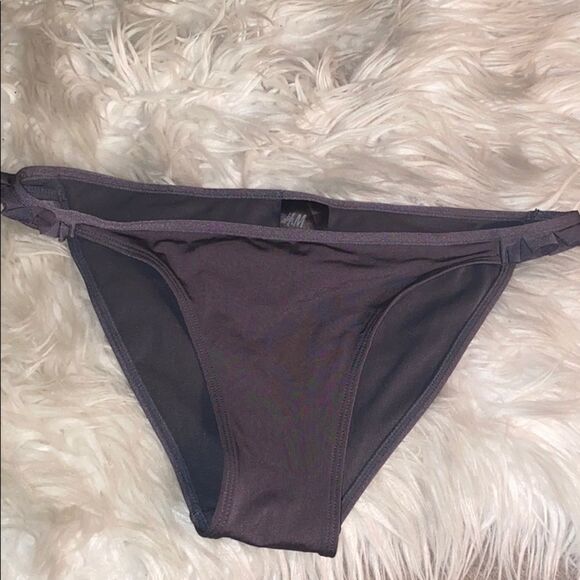 ✨H&M Ruffle Bikini Bottoms✨ - Picture 2 of 5